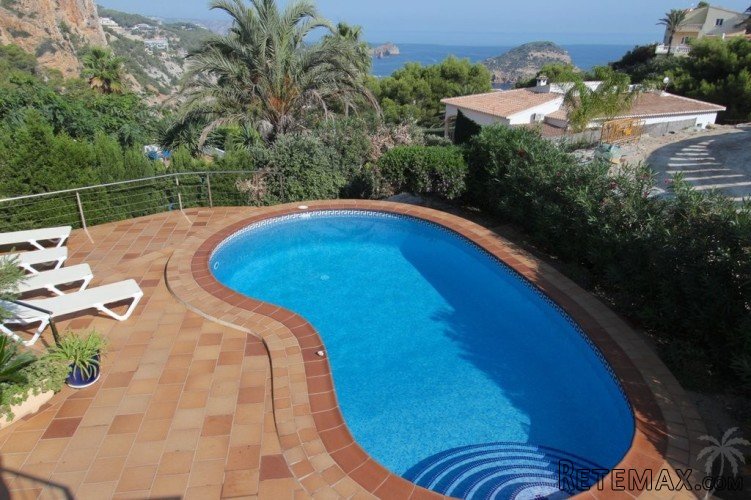 Impressive second line villa for sale in a sought after.. - 3
