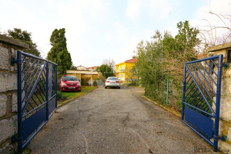 KOSTRENA OBITELJSKA KUĆA SA BAZENOM NAJAM - 3