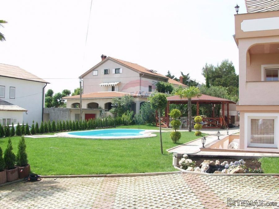 RAB-kuća sa 8 apartmana - 4