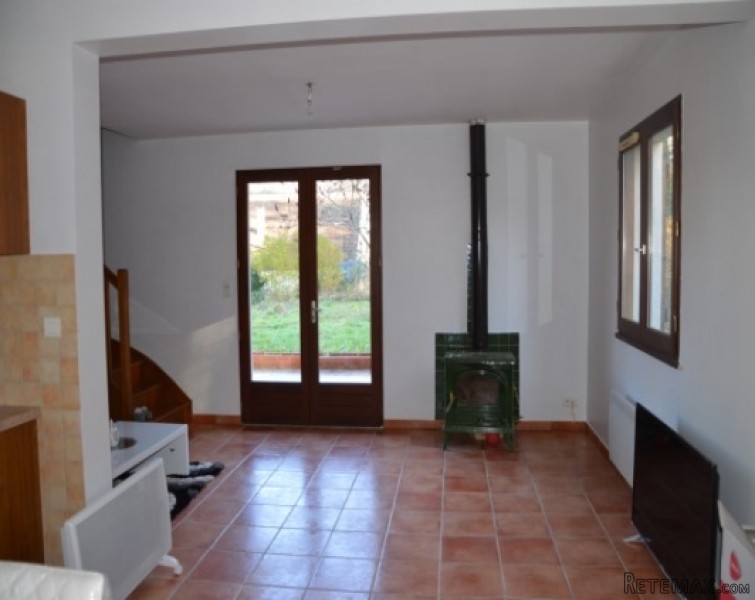 Immaculate edge of town house with.. - 2