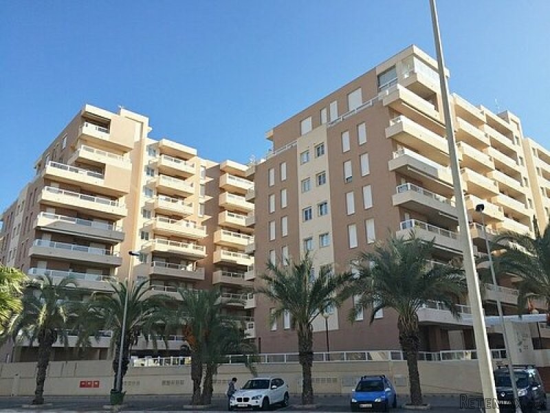 3 BED APARTMENT BY THE BEACH