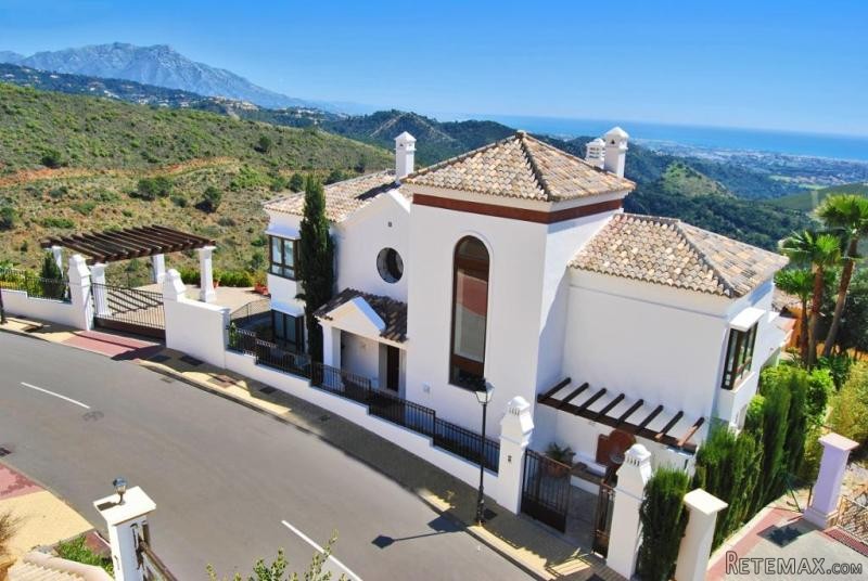 6 bedroom detached villa for sale
