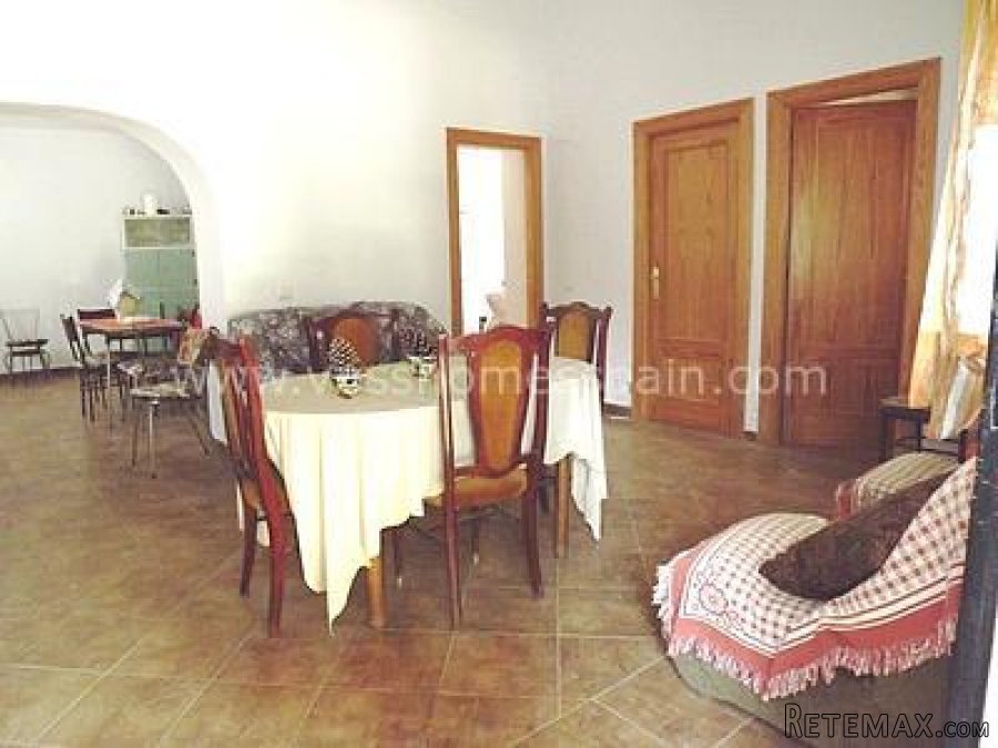 A 1 bed, 1 bath single storey, ( possibility to knock.. - 7