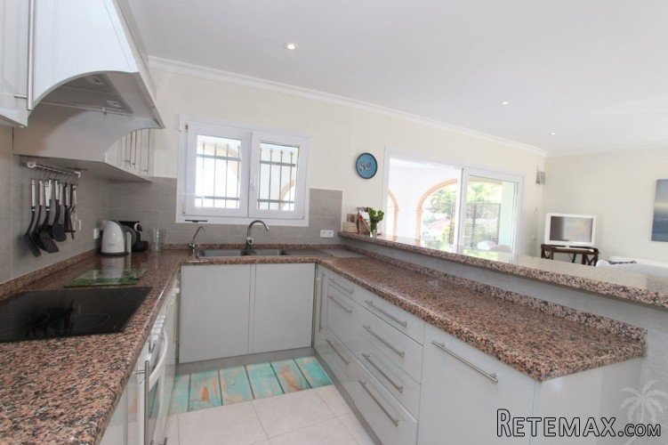 Impressive second line villa for sale in a sought after.. - 7