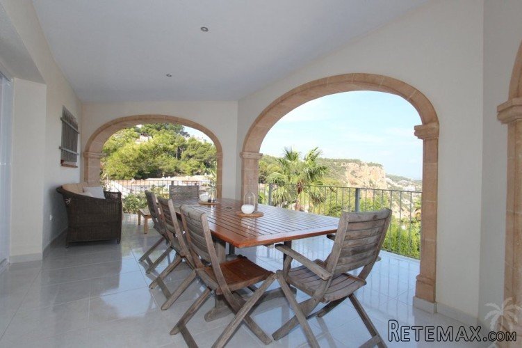 Impressive second line villa for sale in a sought after.. - 8