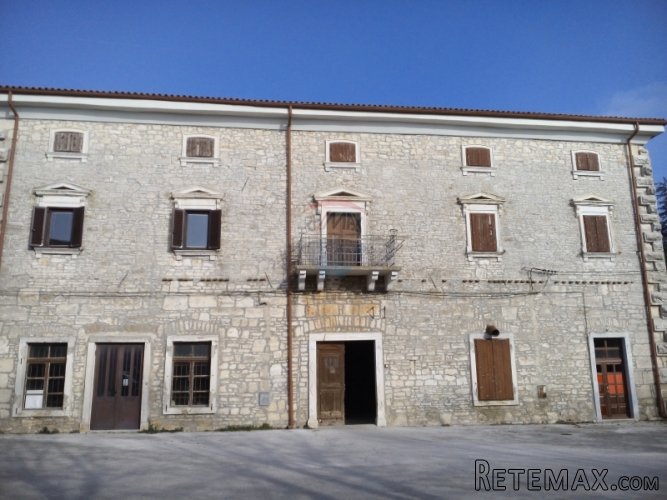 ISTRA, SAVIČENTA VELEBNA ZGRADA ZA UREĐENJE - 2