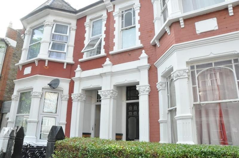 Single with double bed near Turnpike.. - 2