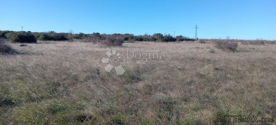 Poljoprivredno zemljište 4 km od Pule - 2