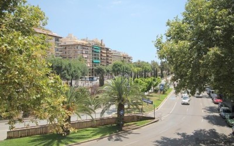 Spacious apartment located in a..