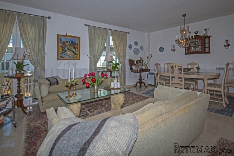 Unique lovely second floor apartment near the main square.. - 2