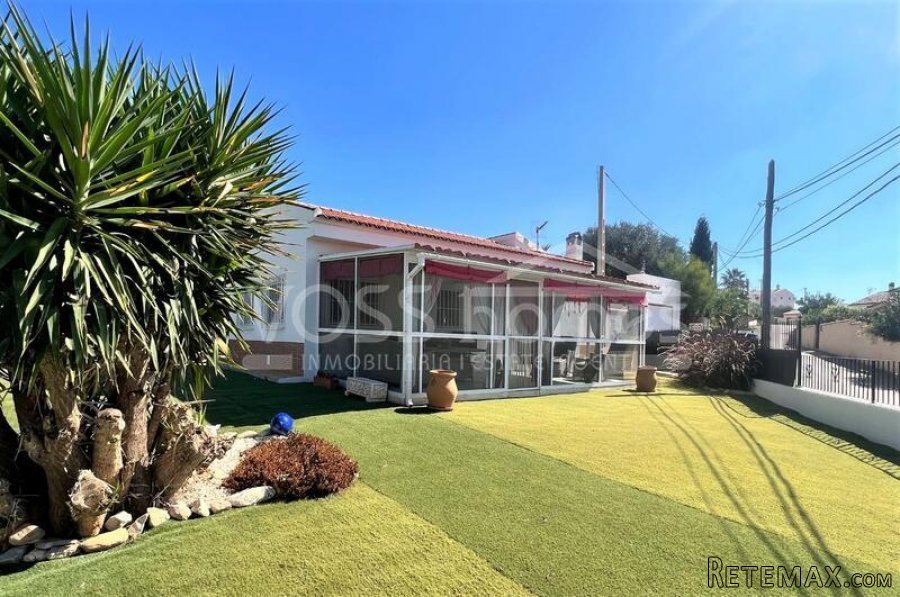 A very unusual 3 bed, 2 bath villa ot 133m2 with a mixture.. - 3
