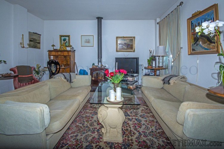 Unique lovely second floor apartment near the main square.. - 3