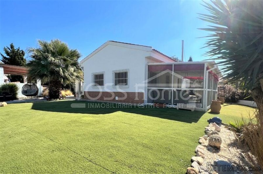 A very unusual 3 bed, 2 bath villa ot 133m2 with a mixture.. - 4