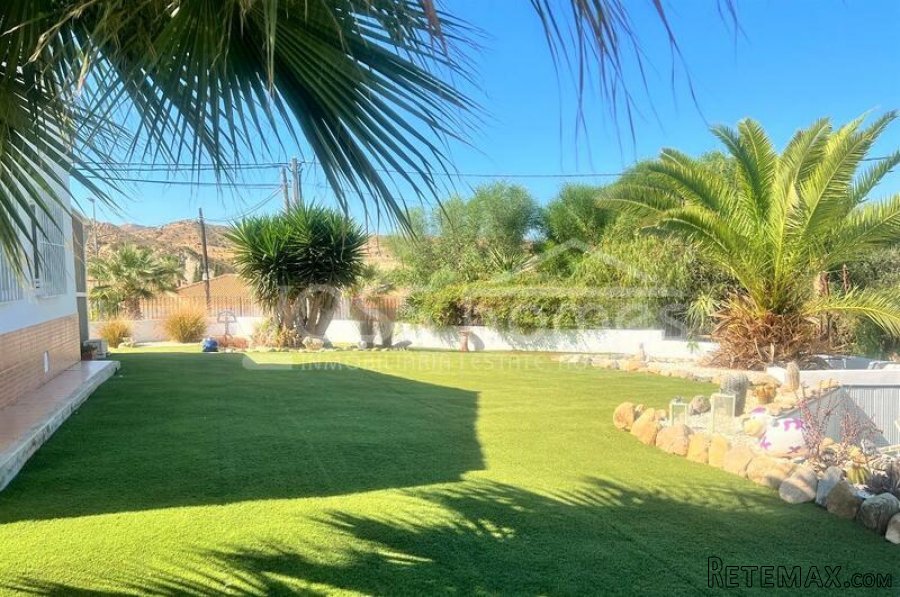 A very unusual 3 bed, 2 bath villa ot 133m2 with a mixture.. - 5