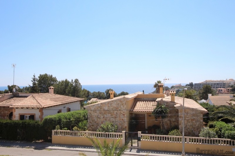 Beautiful house with cosy garden and..