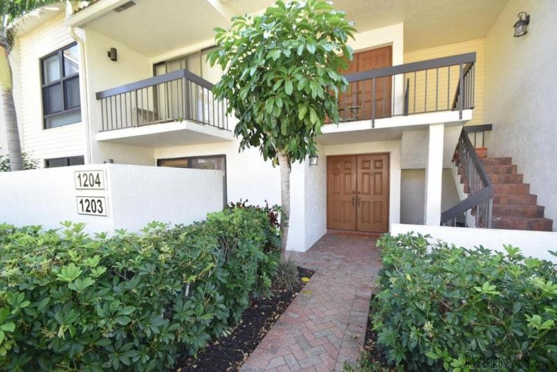 6760 Willow Wood Dr #1203, Boca Raton..