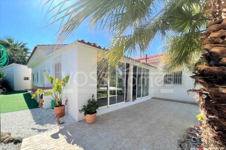A very unusual 3 bed, 2 bath villa ot 133m2 with a mixture.. - 7
