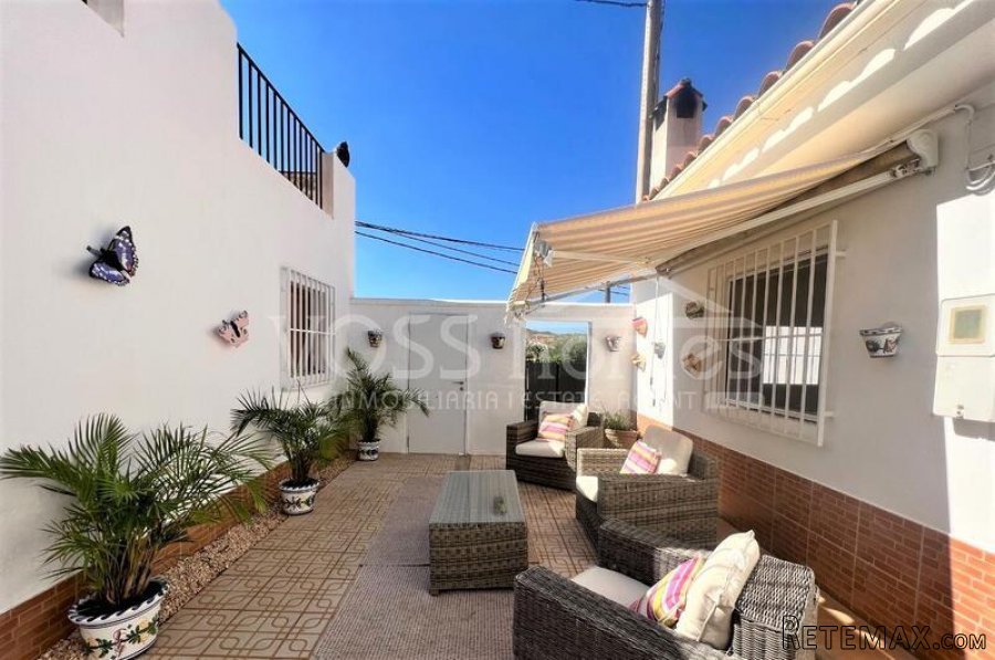 A very unusual 3 bed, 2 bath villa ot 133m2 with a mixture.. - 8