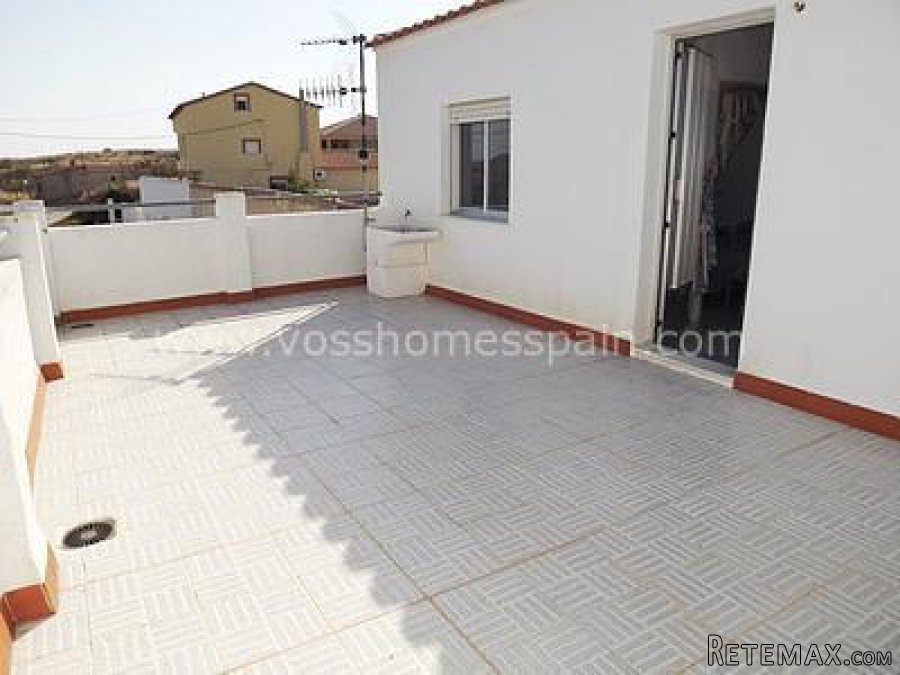 An amazing bargain - A habitable 2 storey, 3 bed, 1 bath.. - 8
