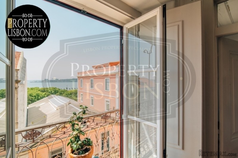 T3+1 Lisbon Apartment for sale, Santos - 2