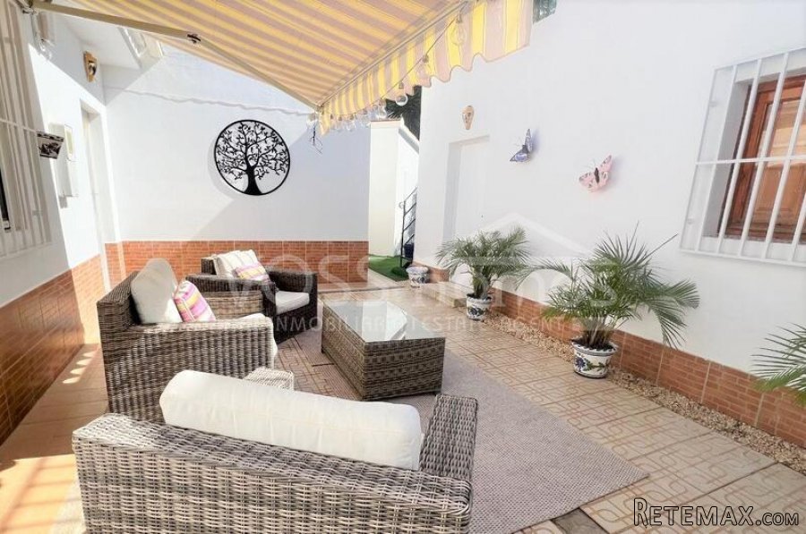 A very unusual 3 bed, 2 bath villa ot 133m2 with a mixture.. - 9