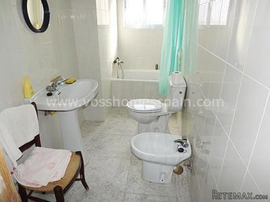 An amazing bargain - A habitable 2 storey, 3 bed, 1 bath.. - 9