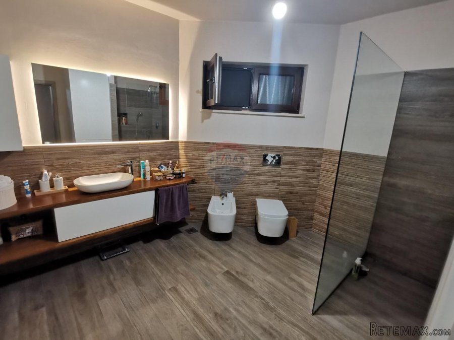 KASTAV - samostojeća kuća s bazenom - 9