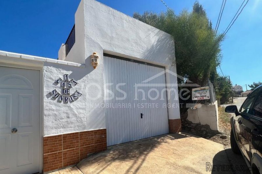 A very unusual 3 bed, 2 bath villa ot 133m2 with a mixture.. - 10