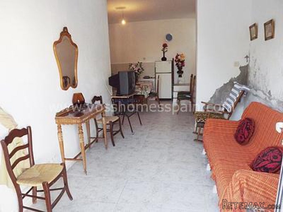 An amazing bargain - A habitable 2 storey, 3 bed, 1 bath.. - 10