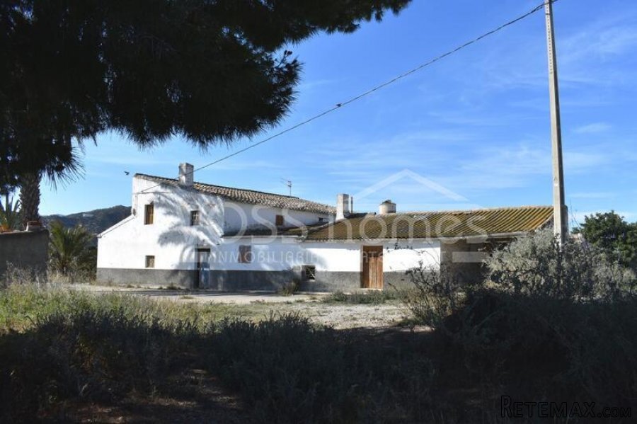 Large country style property, with 7051m2 of urbanisable.. - 2