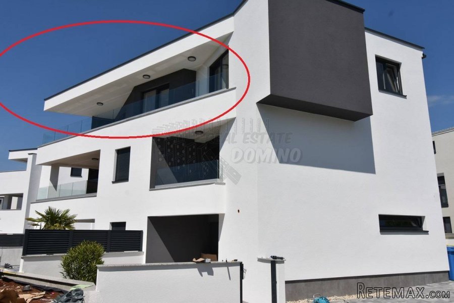 Njivice apartman na 400 m od mora, novogradnja! - 2