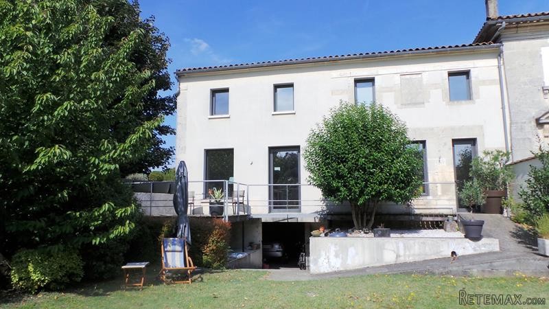 Renovated Townhouse With Walled Garden
