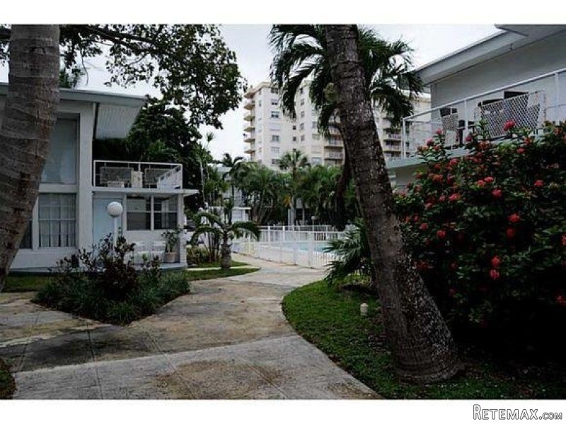 6865 Bay Drive #8 Miami Beach, Fl 33141 - 2
