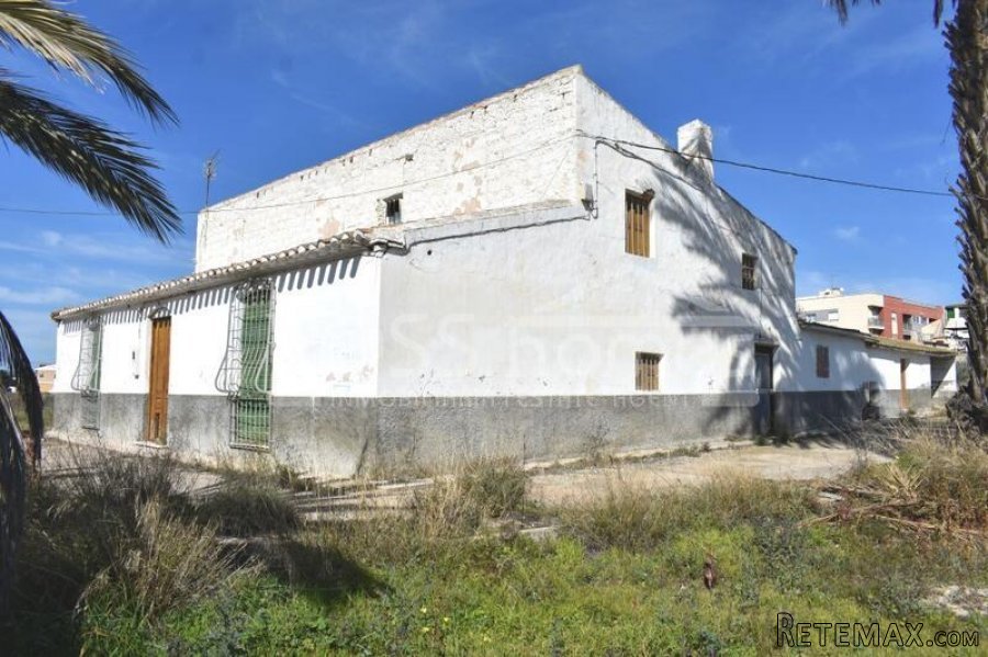Large country style property, with 7051m2 of urbanisable.. - 3