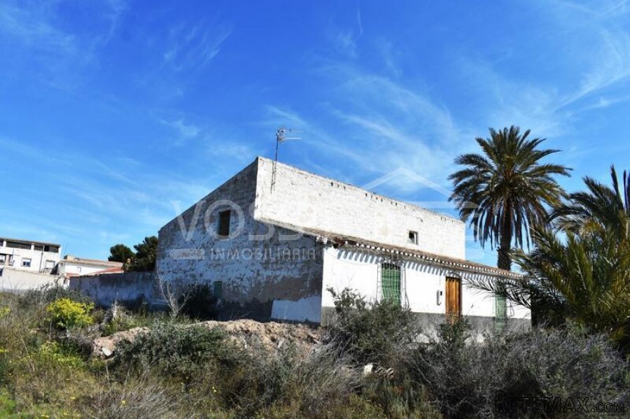 Large country style property, with 7051m2 of urbanisable.. - 4