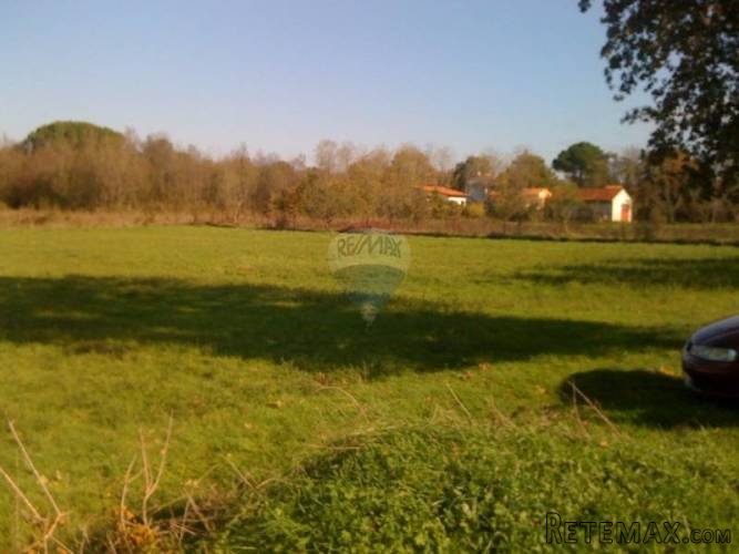 Atraktivno građevinsko zemljište Poreč 1km od mora