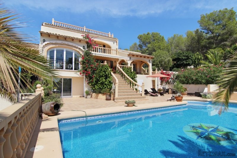 Beautiful villa with sea view in..