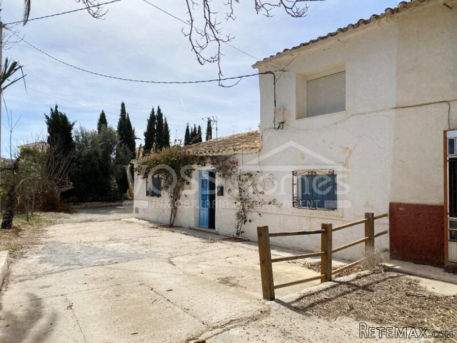 NEW & EXCLUSIVE LISTING FOR VOSS HOMES - A recently.. - 6
