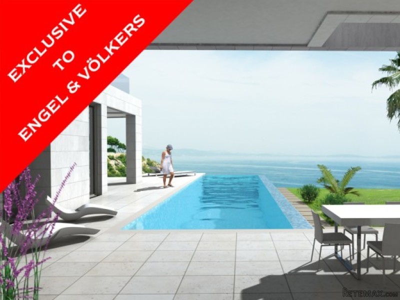 Spectacular Frontline Property In Puig..