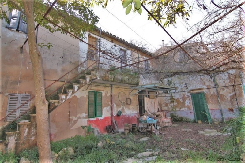 House to reform on large urban plot in.. - 2