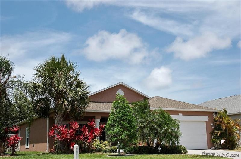 3 bedroom Detached House For Sale: 5858.. - 2
