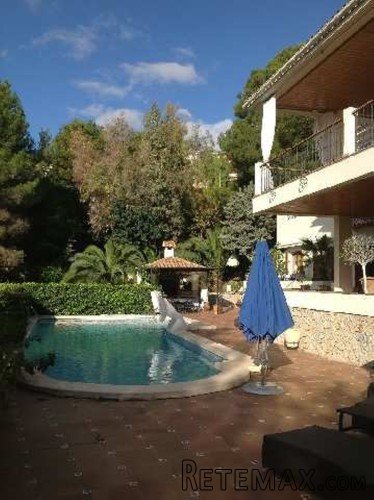 A detached, spacious six bedroom property, enjoying.. - 2