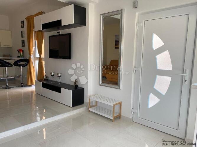 Prostrani stan u Rapcu - 2