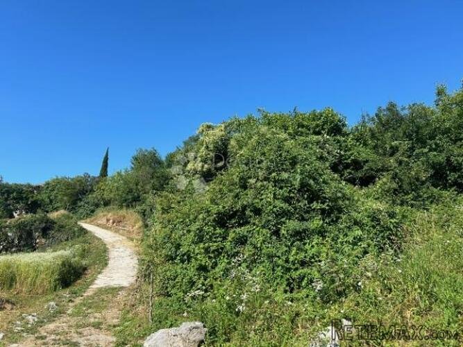 Veprinac - građevinsko zemljište s projektom - 2