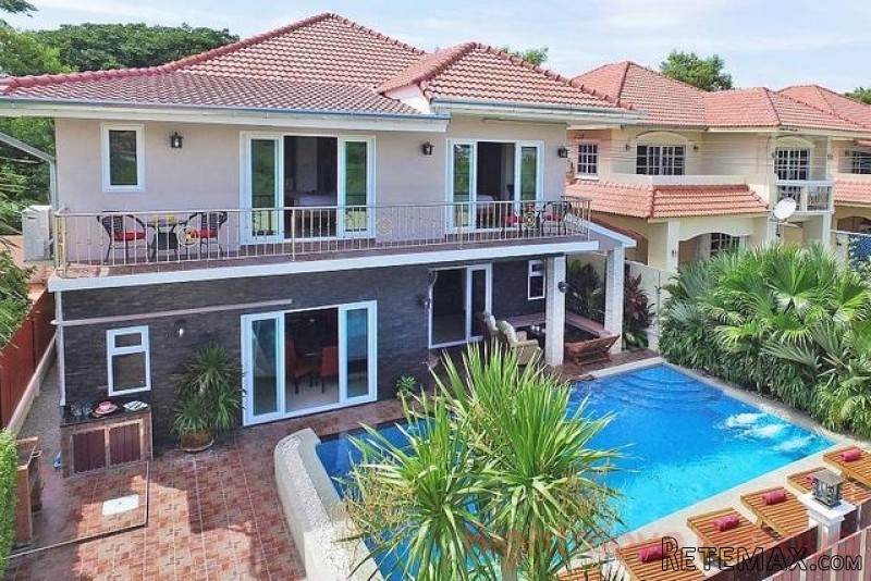 7 Bedroom House for sale in Jomtien -..