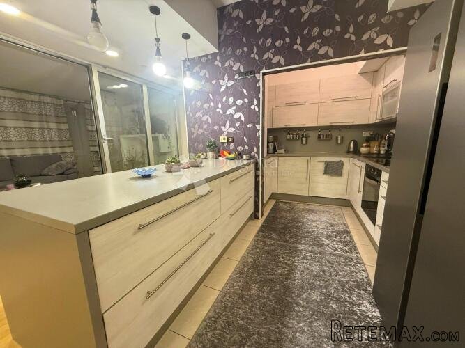 Cijeli kat, privatni ulaz, parking i 145 m² udobnosti! - 3