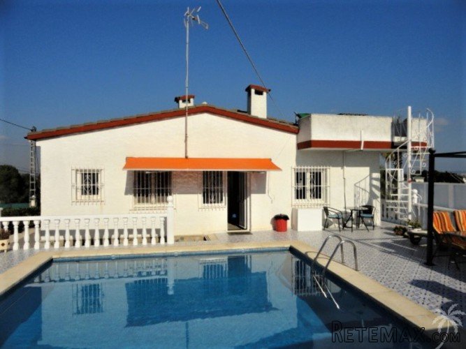 This detached spacious house is located in a quiet.. - 3