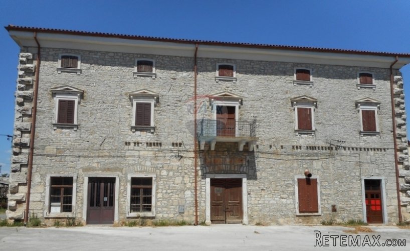 ISTRA, SAVIČENTA VELEBNA ZGRADA ZA UREĐENJE - 3