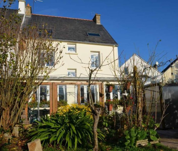 5 Bedrooms - Maison - For Sale - 2