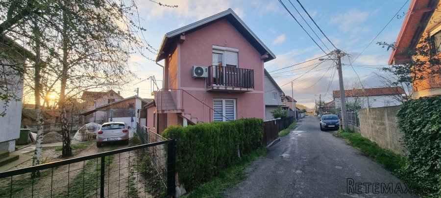 Prodajem kucu u Borci